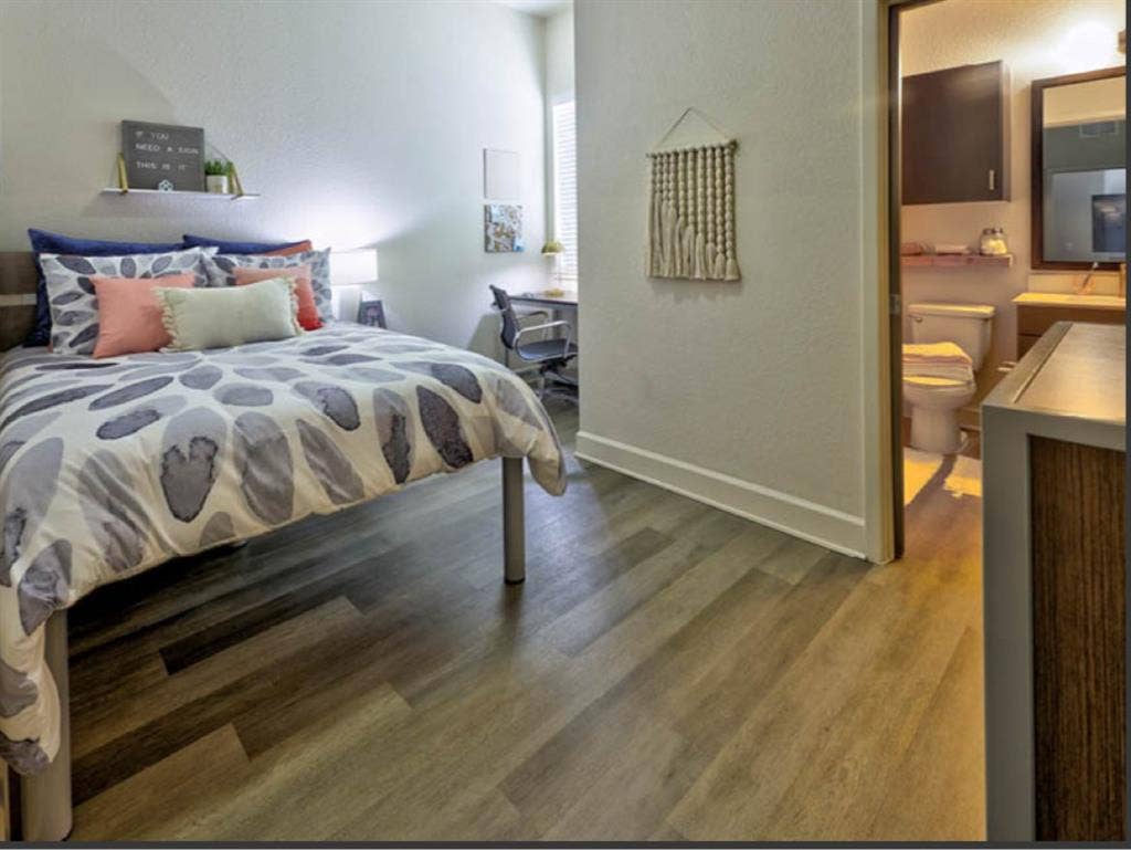 Plaza on University  Top Floorr