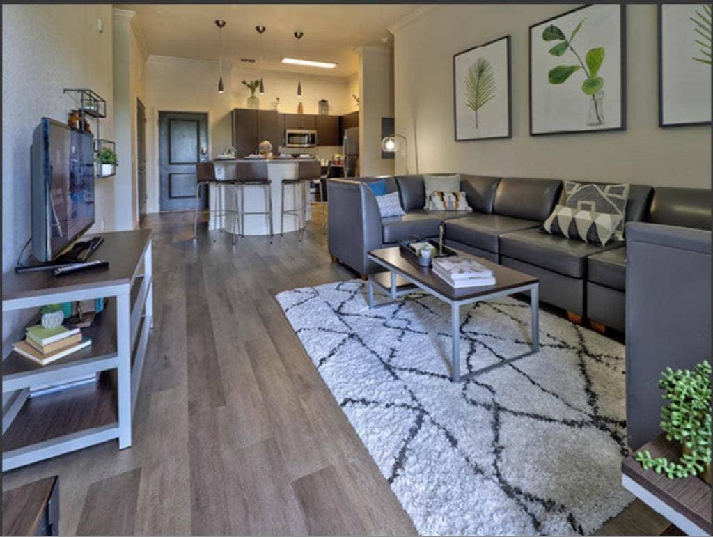 Plaza on University Top Floorr