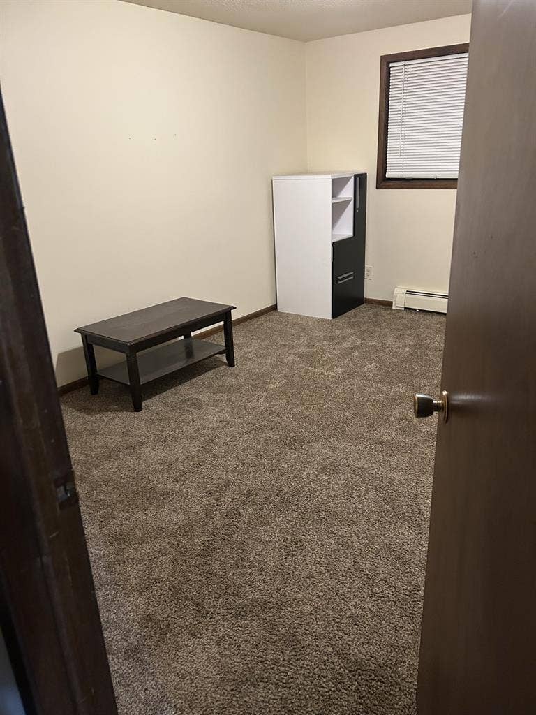 Chill room off 6th ave