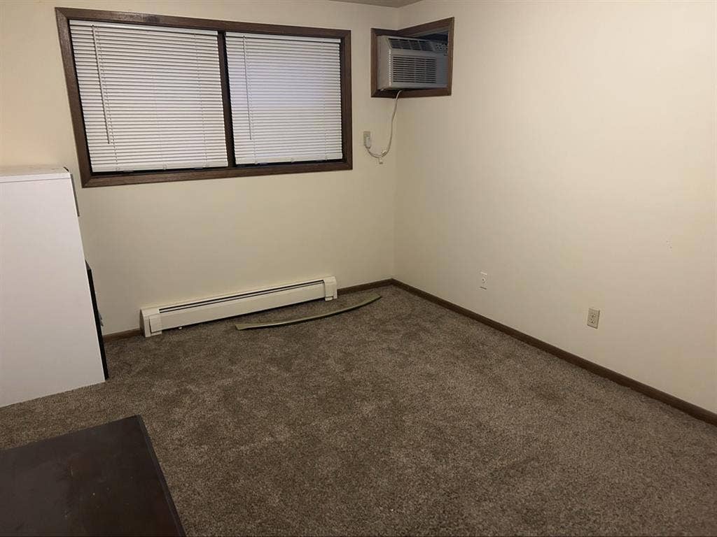 Chill room off 6th ave