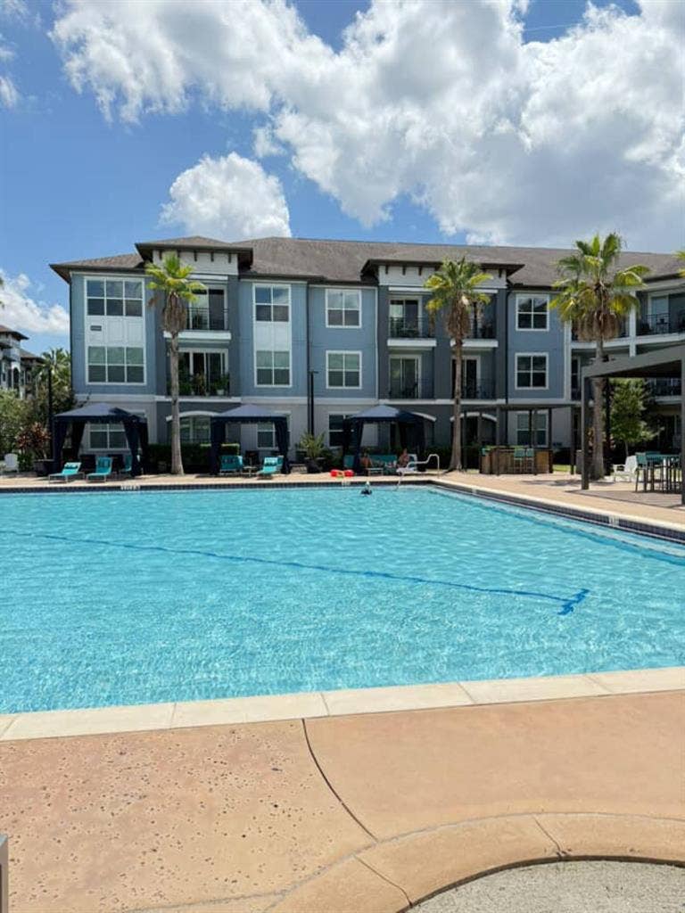 I rent a suite in Milenia.