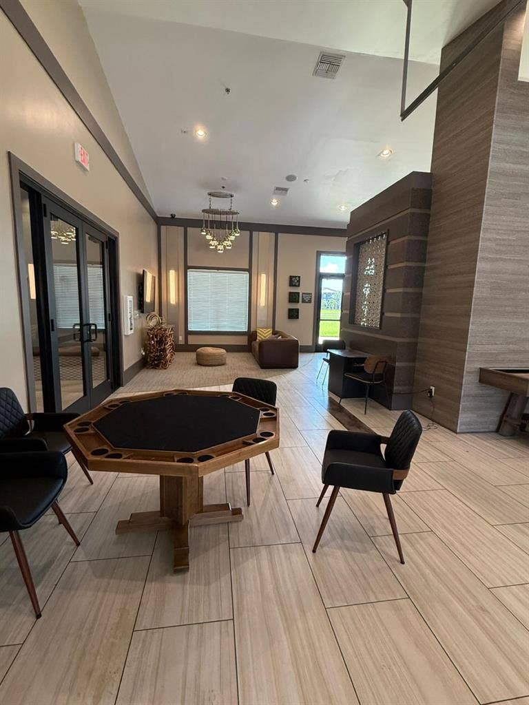 I rent a suite in Milenia.