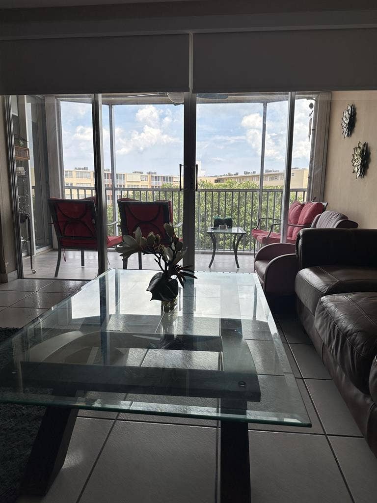 Lady's room
, North Miami beach