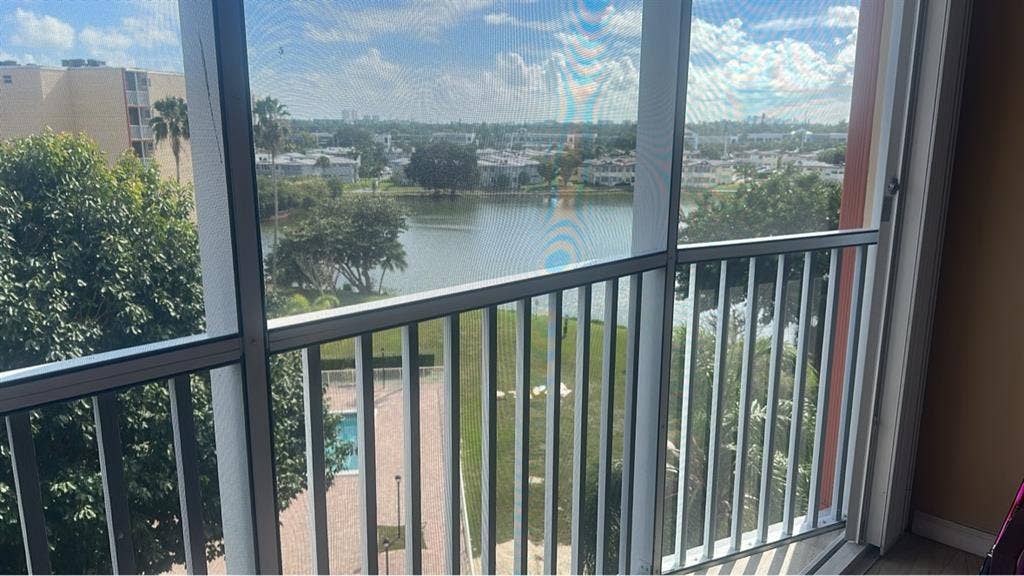 Lady's room
, North Miami beach