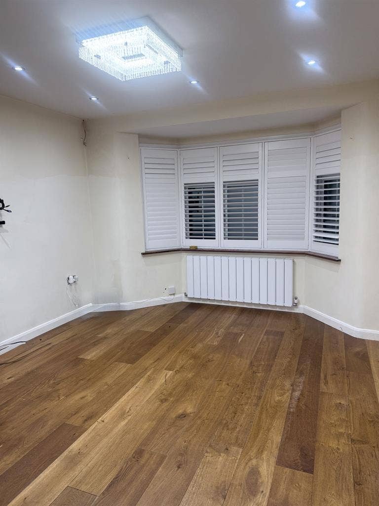 4 bed flat available for sharing