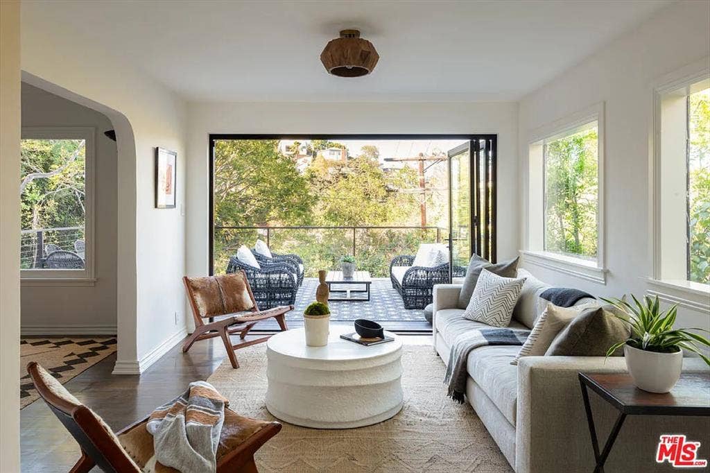 Private suite in Silver Lake