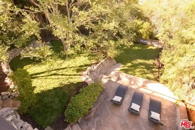 Private suite in Silver Lake