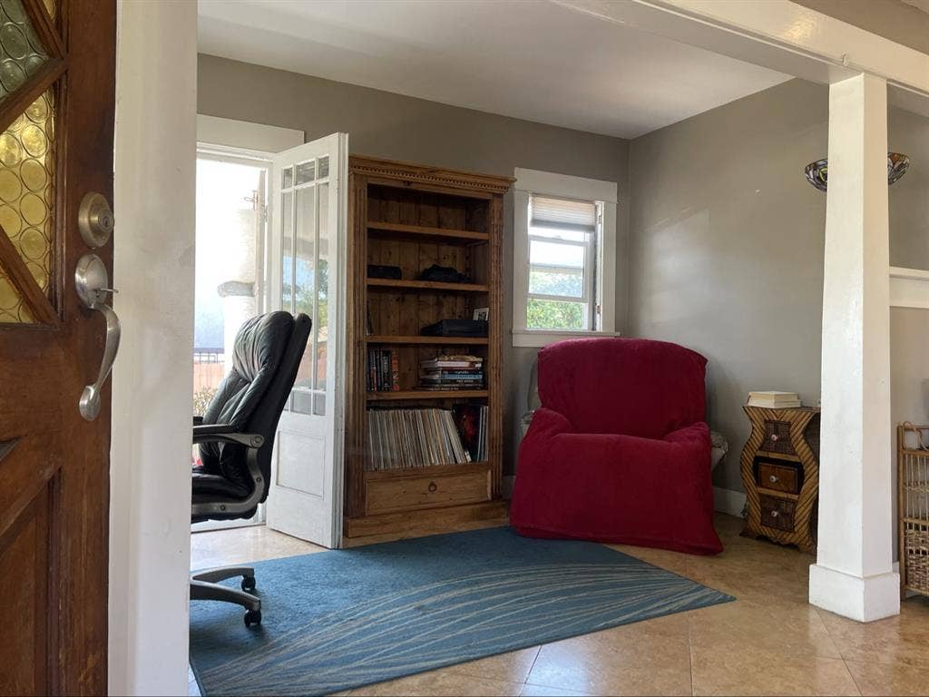 Private Room in West Side House