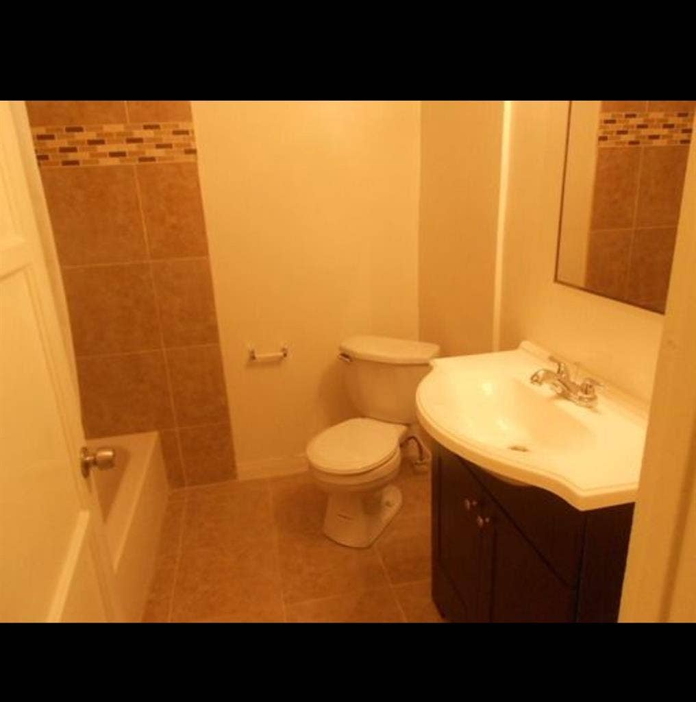 Spacious Room In Van Nuys