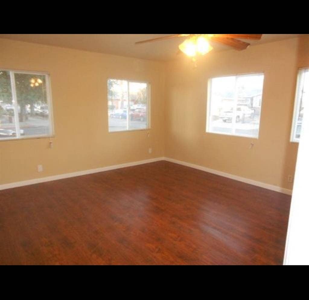 Spacious Room In Van Nuys