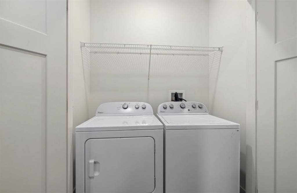 looking for roommate !