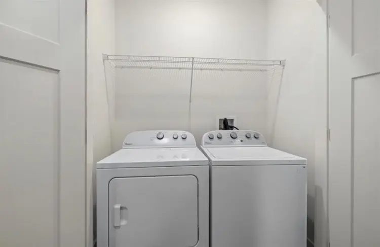 looking for roommate !