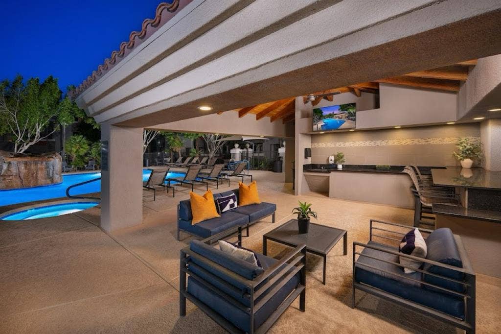 Looking for a roommate in Old Town