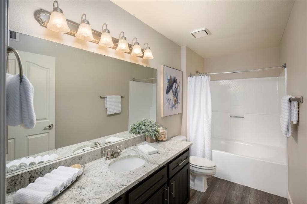 Looking for a roommate in Old Town