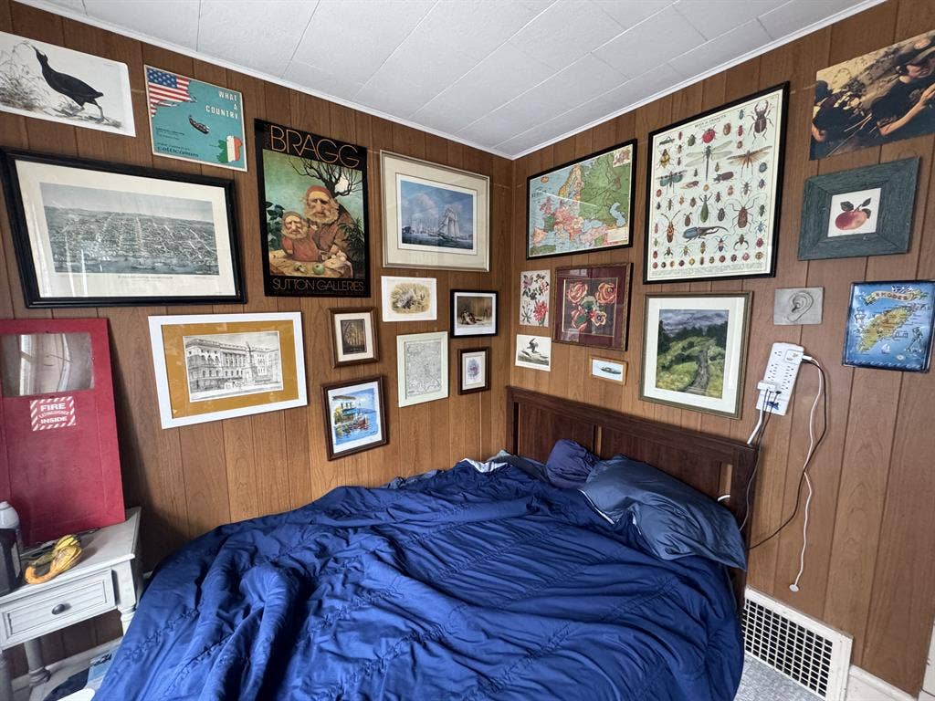 Spring Sem!Room on a Pearl St house