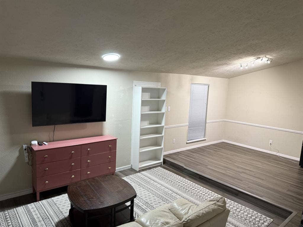 Large Room in House PrivateEntrance