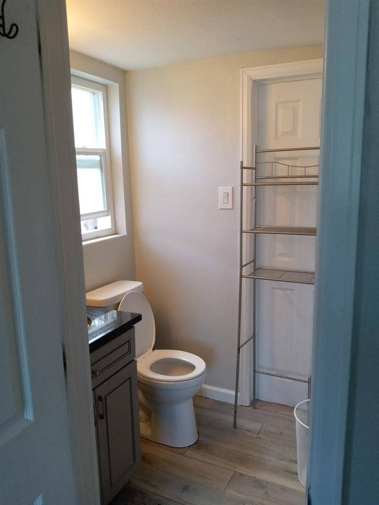 Room w/bathroom attached in Aurora
