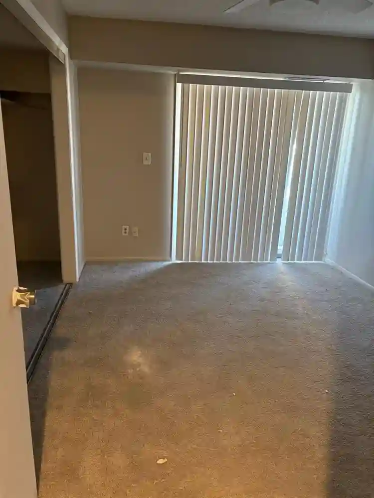 Room w/bathroom attached in Aurora