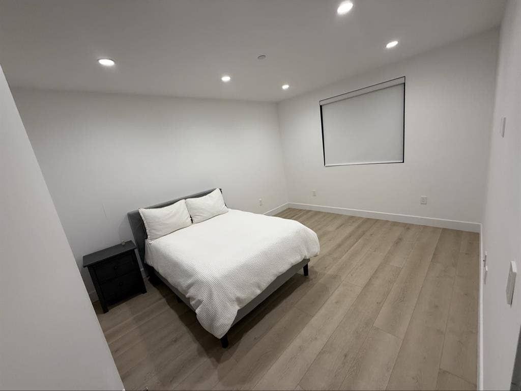 Looking for a roommate!