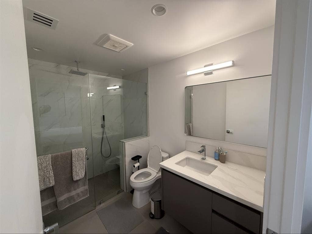 Looking for a roommate!