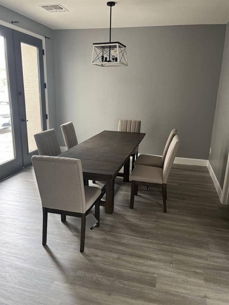 Looking for a male roommate