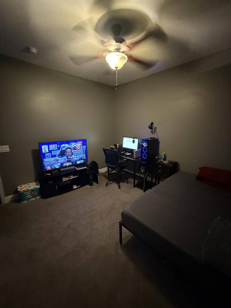Looking for a male roommate