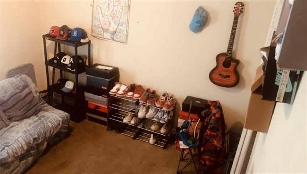 ROOM FOR RENT AVAILABLE NOW