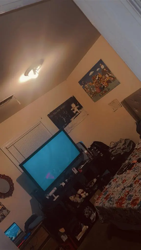 ROOM FOR RENT AVAILABLE NOW