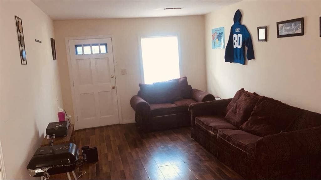 ROOM FOR RENT AVAILABLE NOW