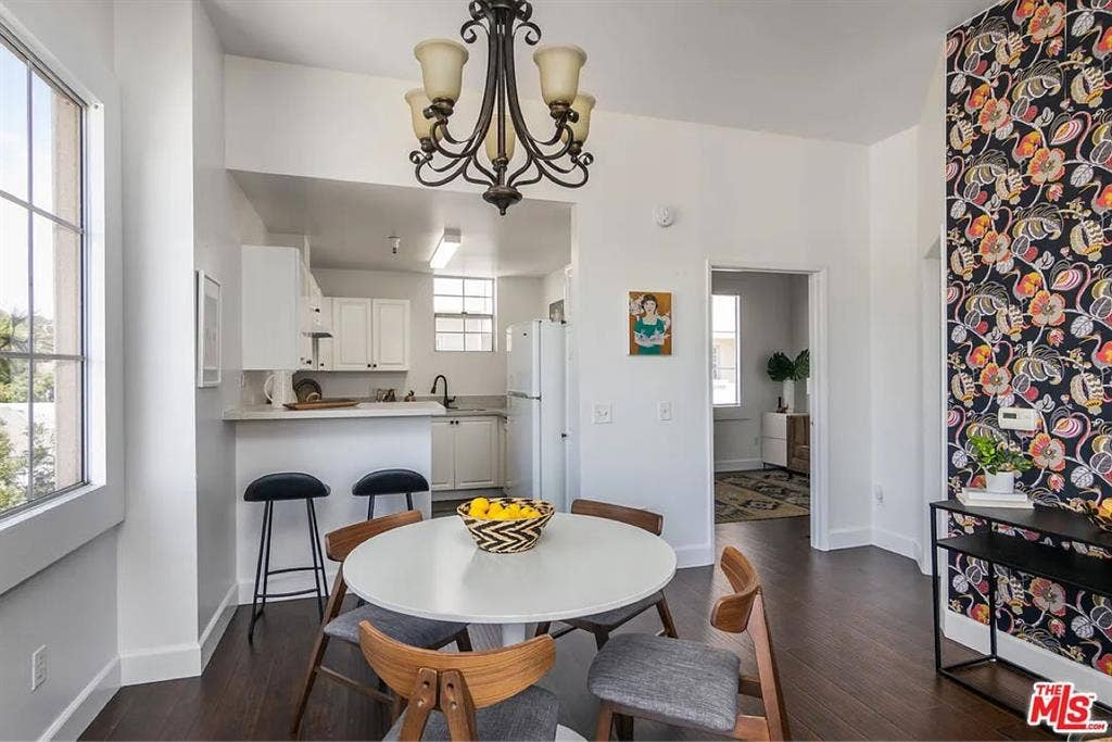 2 rooms available now near usc med