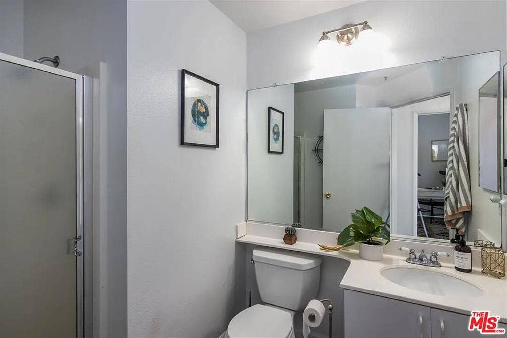 2 rooms available now near usc med