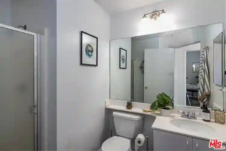 2 rooms available now near usc med