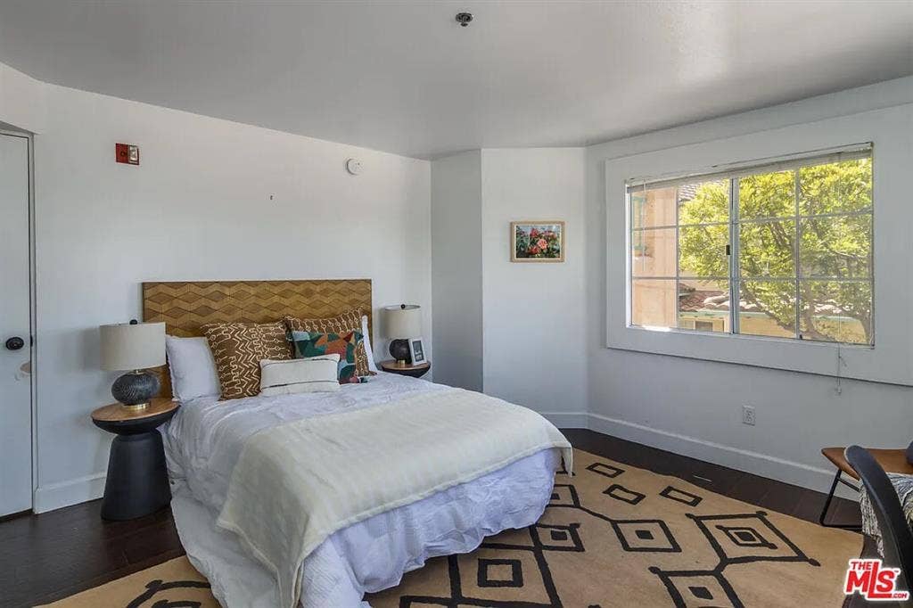 2 rooms available now near usc med