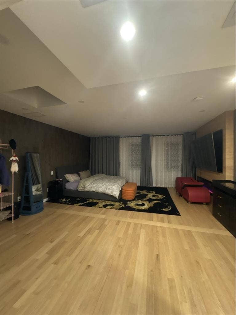 Looking for a room mate