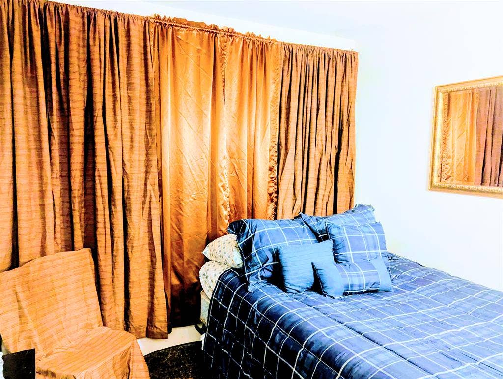 Seeking Professional Male Roommate