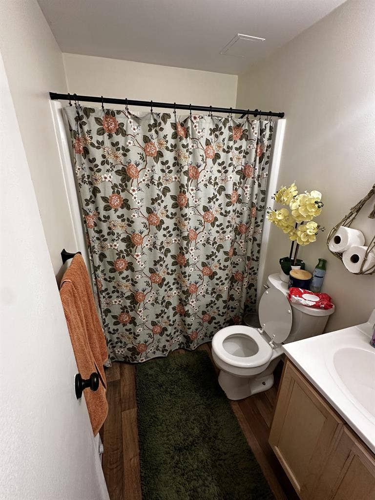 Looking for a Roomate!