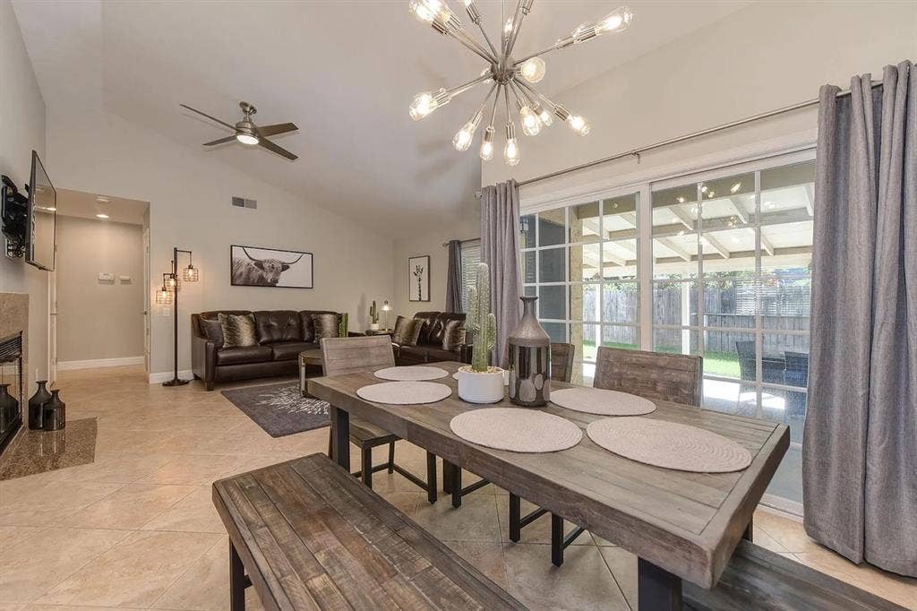 Spacious private room in Foothill