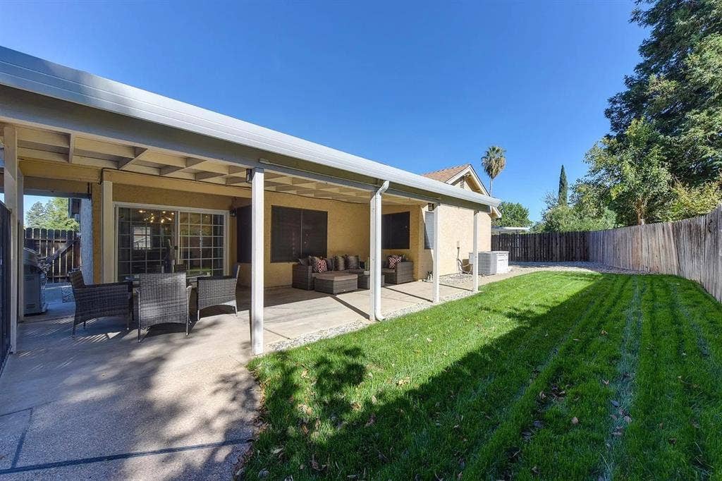 Spacious private room in Foothill