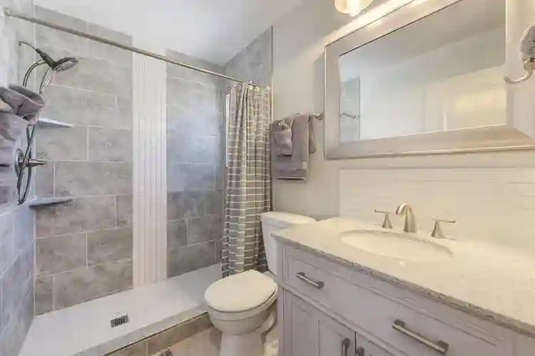 Spacious private room in Foothill