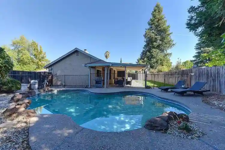 Spacious private room in Foothill