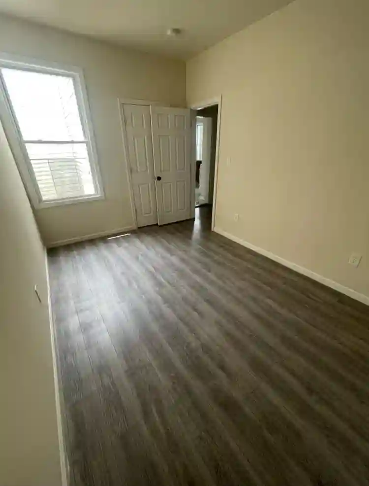 Looking for a roommate