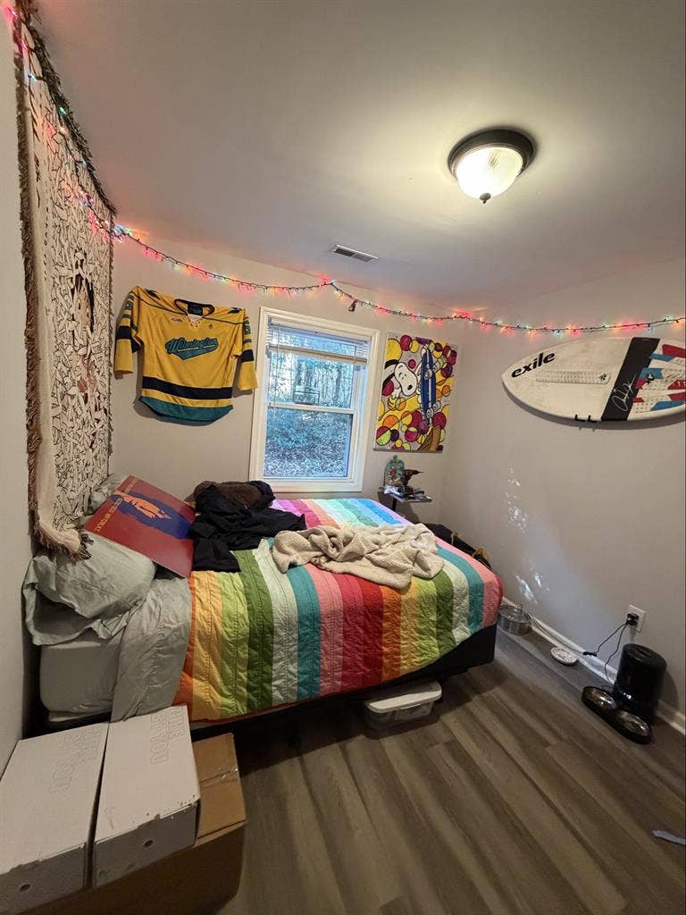 1 room available!