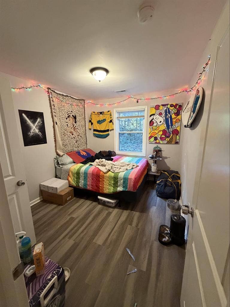 1 room available!