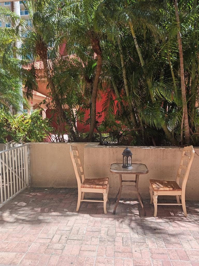 Room for rent/ roommate wanted