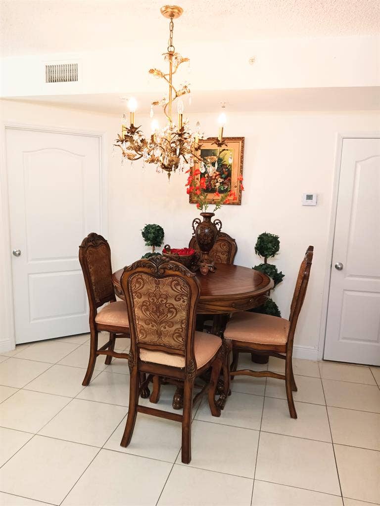 Room for rent/ roommate wanted