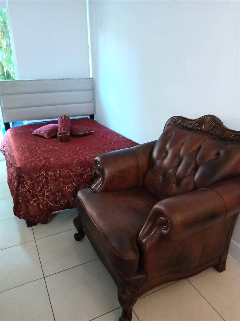 Room for rent/ roommate wanted