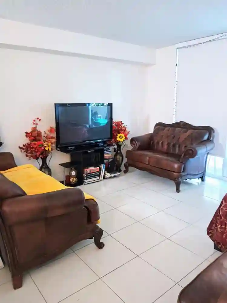 Room for rent/ roommate wanted