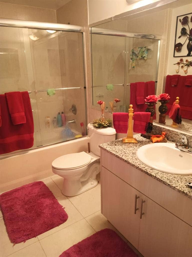 Room for rent/ roommate wanted