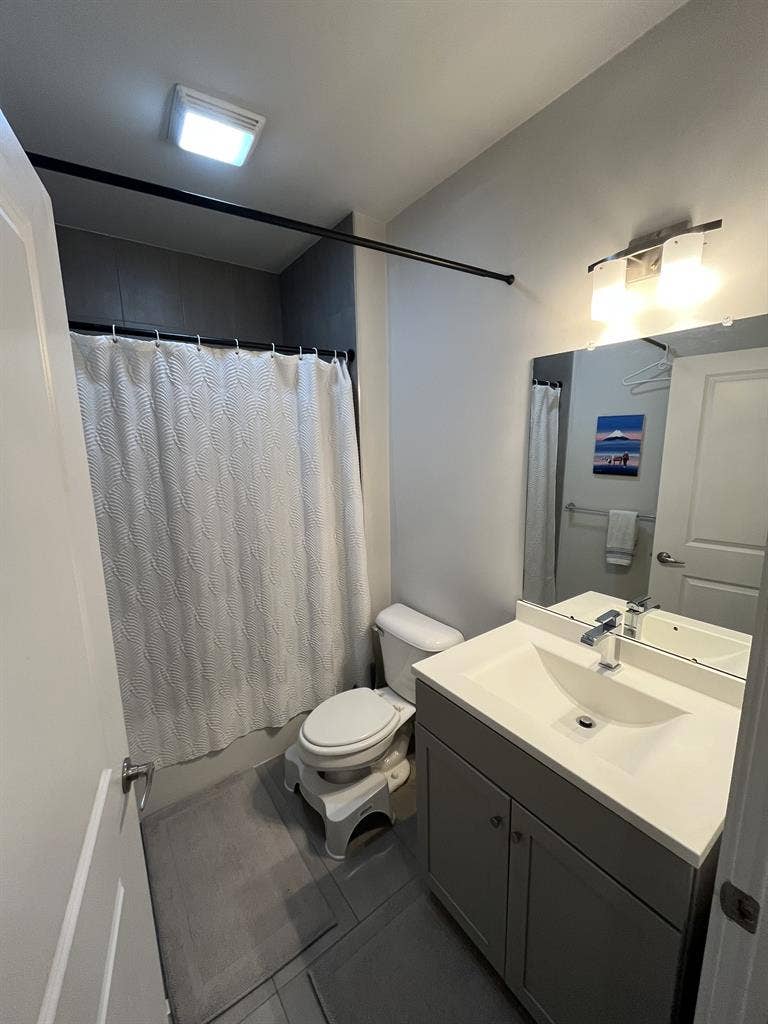 NoLibs Corner Apt Parking Available