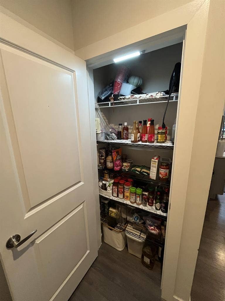 NoLibs Corner Apt Parking Available